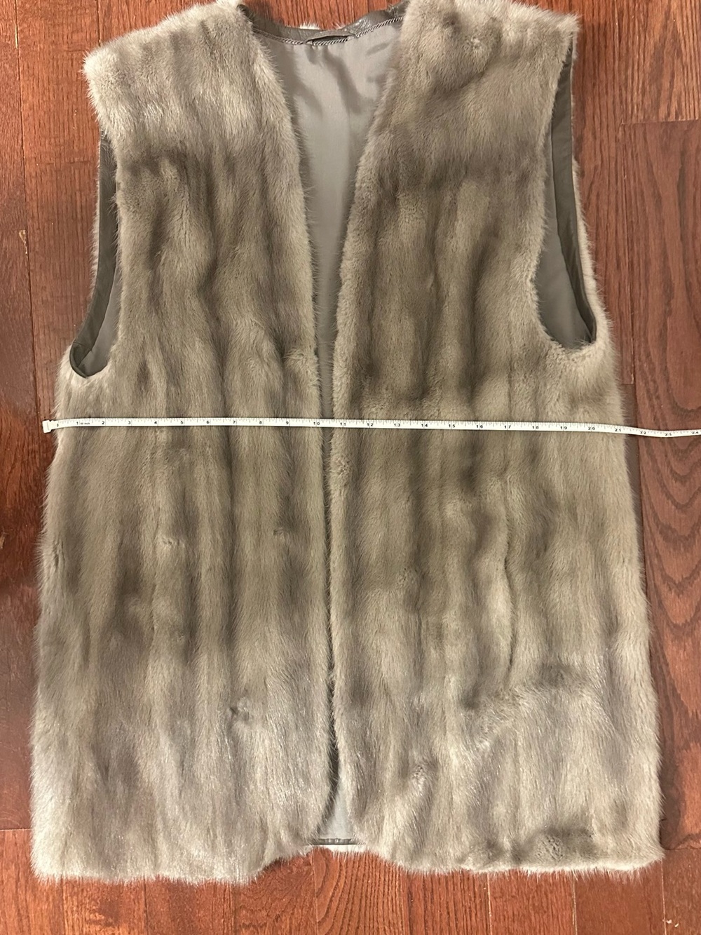Elegant Fur Shawl - Picture 8 of 9